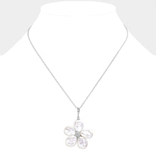 Pearl & Daisy Necklace