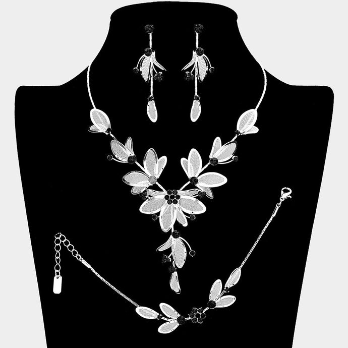 Trois Beaute's Necklace Set