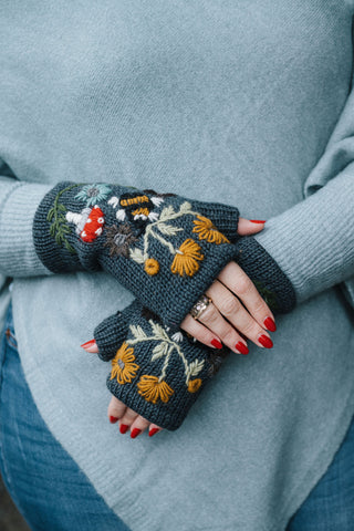 Mushroom Wool Family  CP73: Gray / Handwarmer