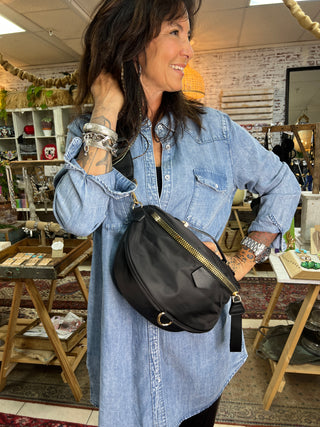 Water Lili Famous Crossover Black