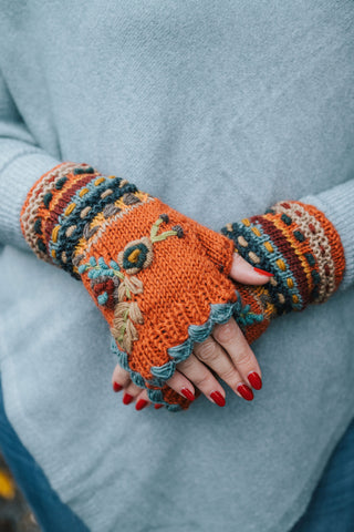 Lama Embroidery Hand warmer rust