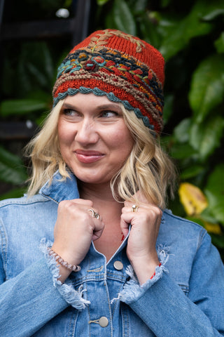 Lama EmbroideryBeanie rust