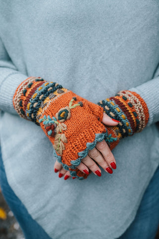 Lama Embroidery Hand warmer rust