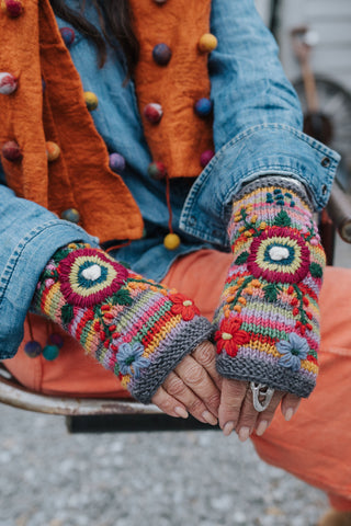 Peony Pleasures Hand warmer