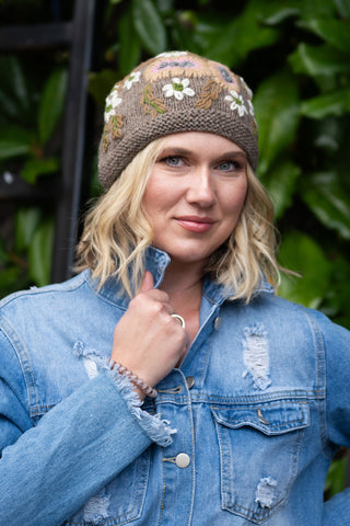 White Daisy Beanie
